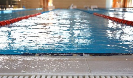 Cinco consejos clave para el ahorro de agua en piscinas durante el verano